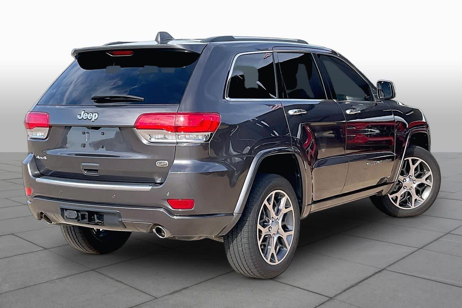 Used 2020 Granite Crystal Metallic Clearcoat Jeep Overland image 12