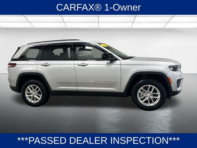 Used 2024 Silver Jeep Laredo X image 9