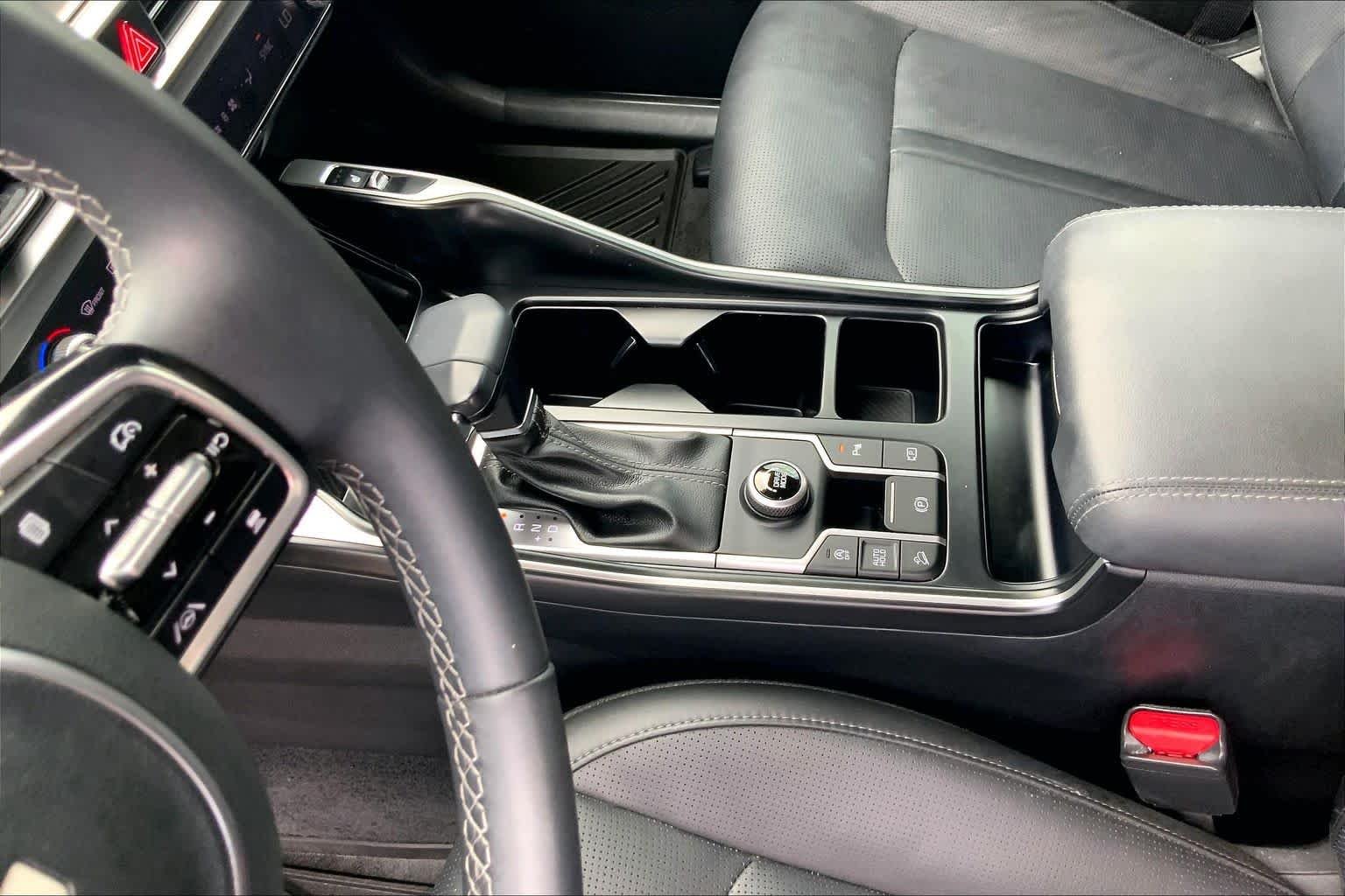 Used 2025 Wolf Gray Kia S image 17