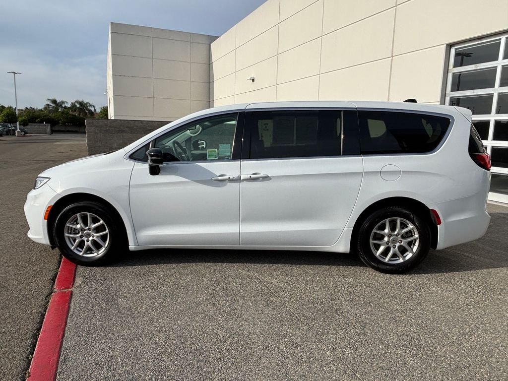 2024 Chrysler Pacifica Touring L - Photo 8