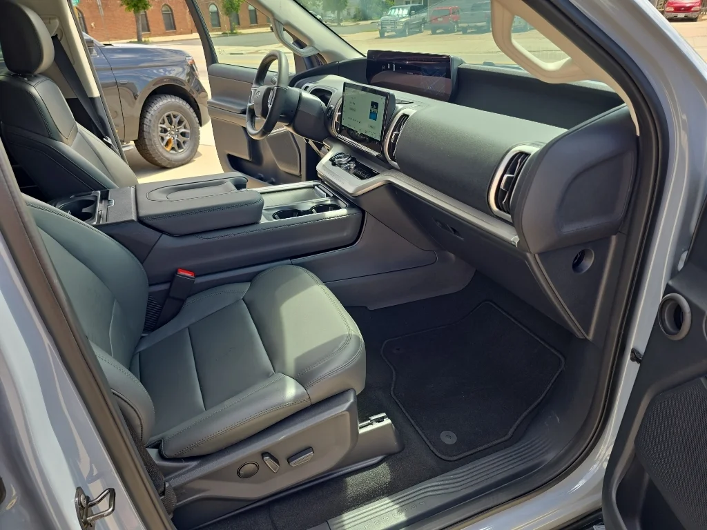 New 2026 Glacier Gray Metallic Tri-Coat Ford Active image 37