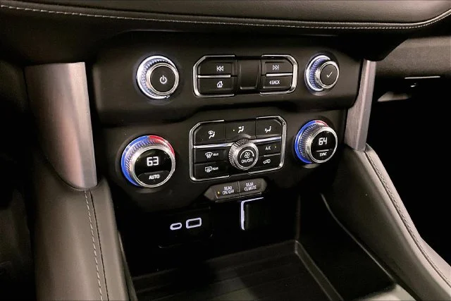 Used 2022 Summit White GMC SLE image 31