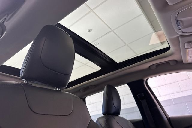 Used 2016 Silver Jeep Latitude image 19