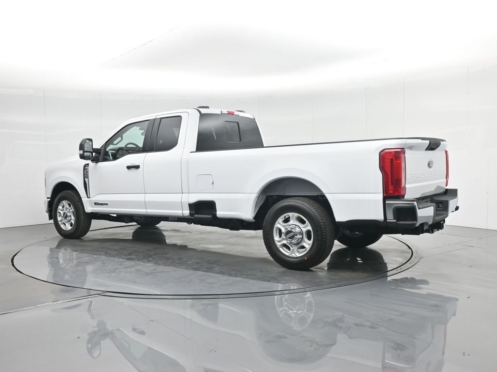 2026 Ford F-350 Super Duty XLT - Photo 6
