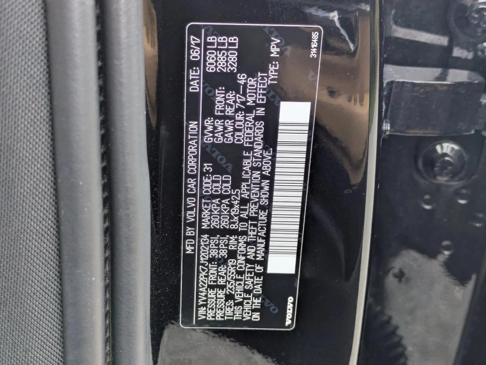 Used 2018 Onyx Black Metallic Volvo Momentum image 16