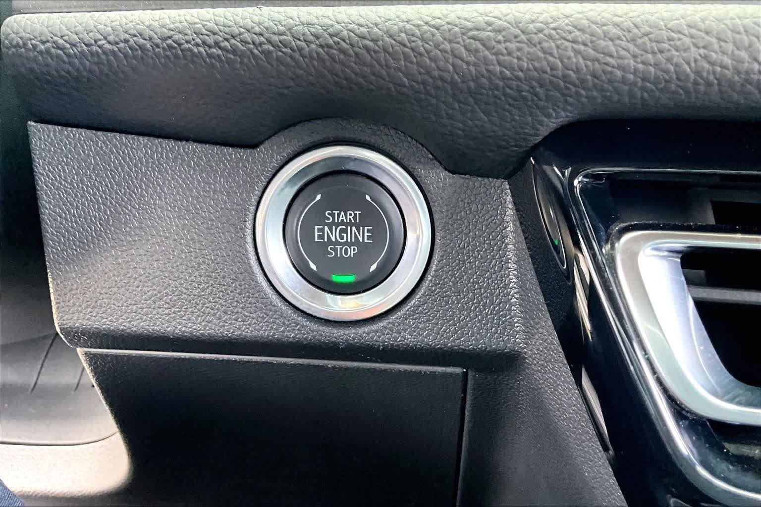 Used 2026 Summit White Chevrolet LT image 35