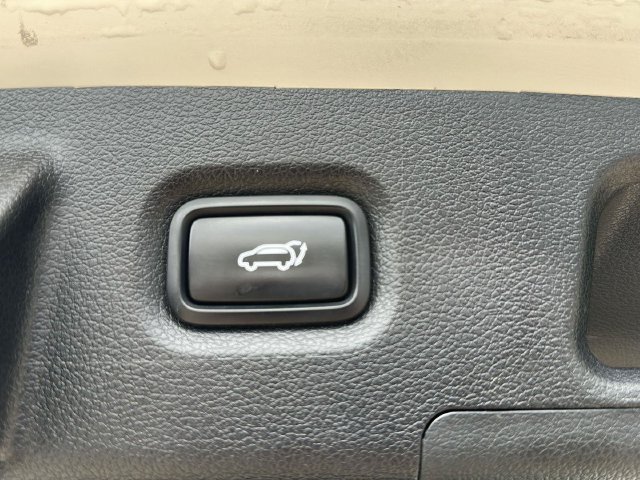 Used 2023 White Hyundai SEL image 29