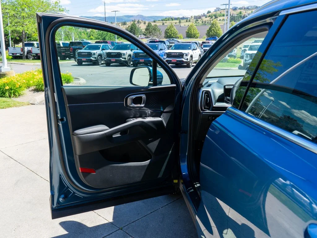 New 2026 Mineral Blue Kia EX image 17