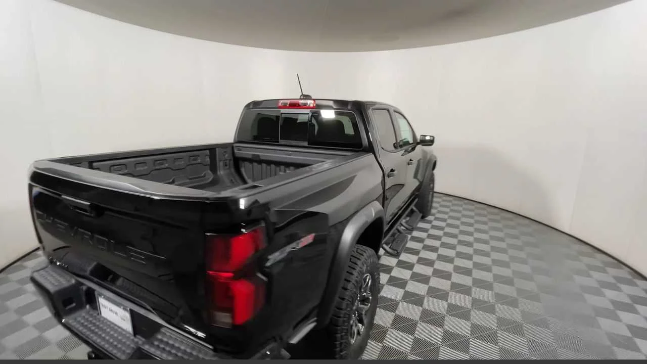 2026 Chevrolet Colorado ZR2 - Photo 16