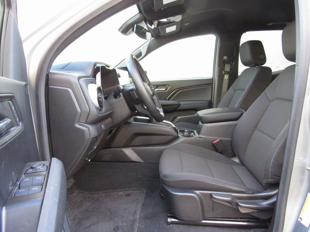 2024 Chevrolet Colorado LT - Photo 13
