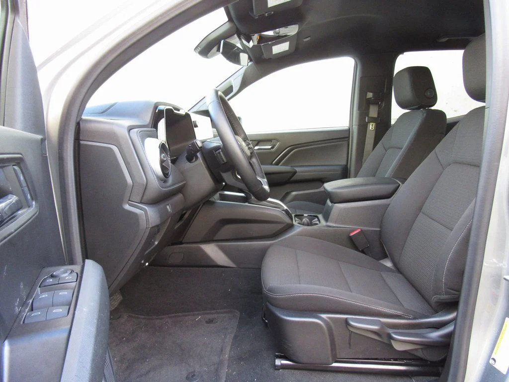 2024 Chevrolet Colorado LT - Photo 13