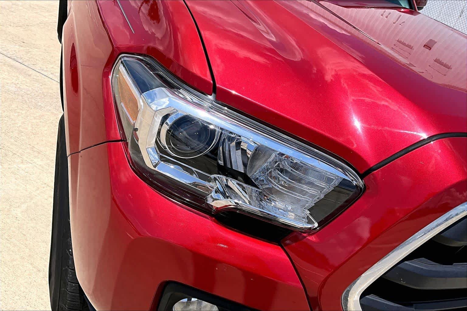 Used 2016 Barcelona Red Metallic Toyota SR5 image 28