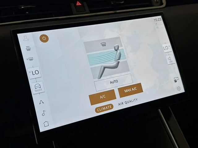 New 2026 Fuji White Land Rover  image 18