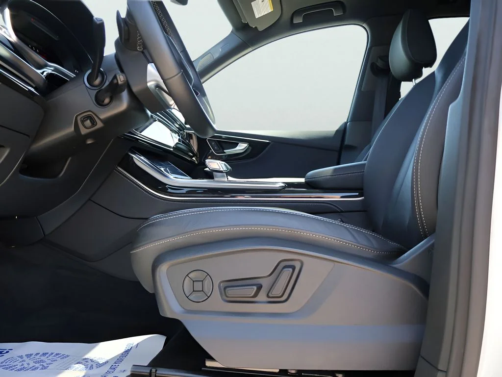 Used 2025  Audi 55 Premium Plus image 39