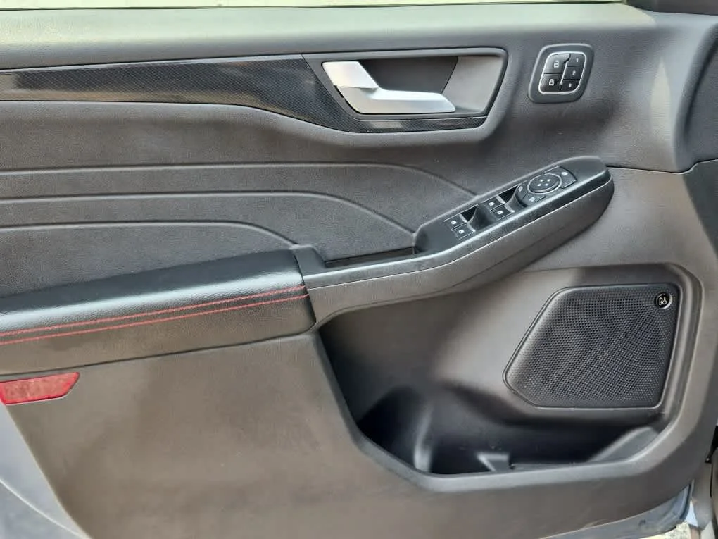 Certified Used 2023 Vapor Blue Metallic Ford ST-Line Select image 9