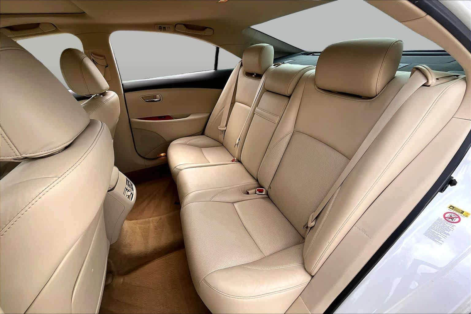 Used 2011 Starfire Pearl Lexus  image 17