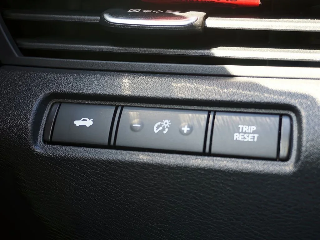 2025 Nissan Altima SV - Photo 23