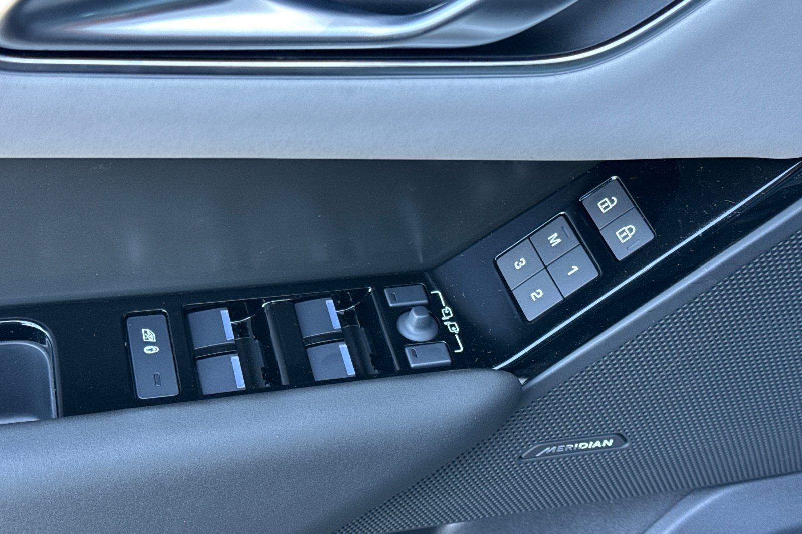 New 2026 Zadar Grey Land Rover S image 11