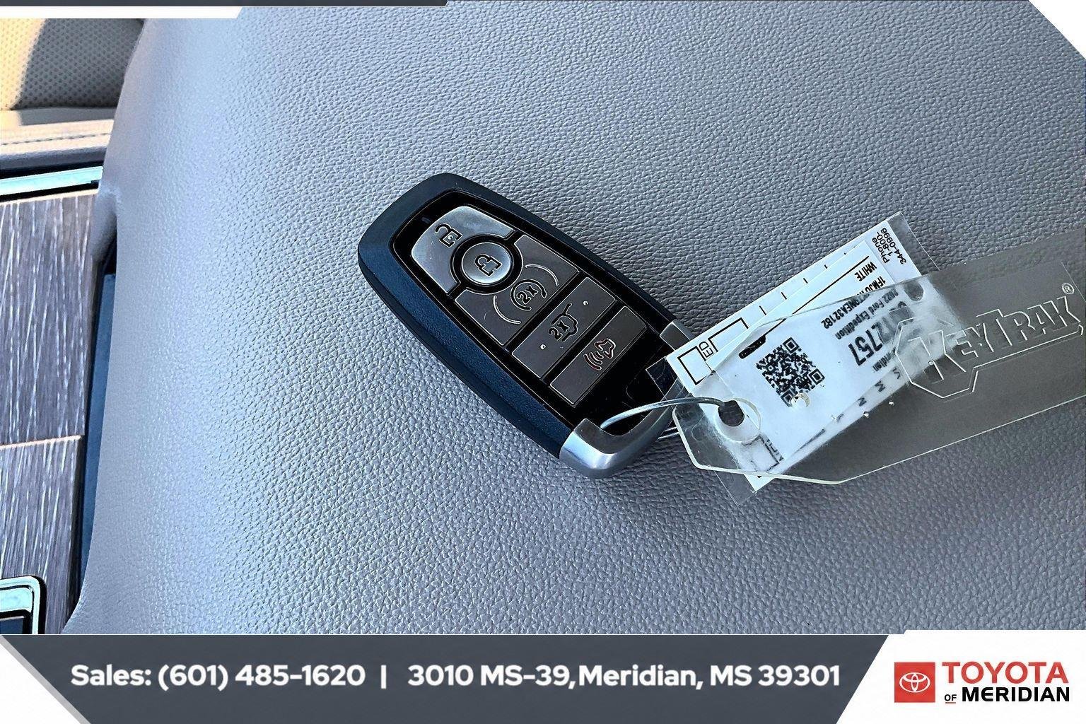 Used 2022 Star White Metallic Tri-Coat Ford Limited image 9
