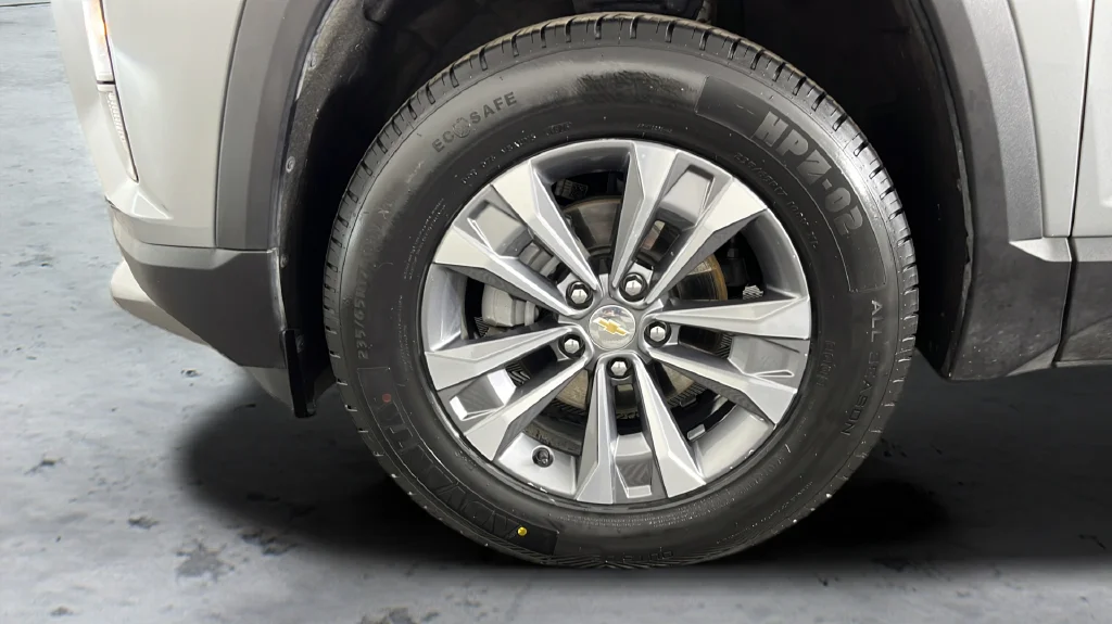 Used 2025 Gray Chevrolet LT image 38