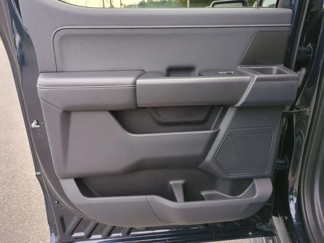 Used 2024 Blue Ford XLT image 27
