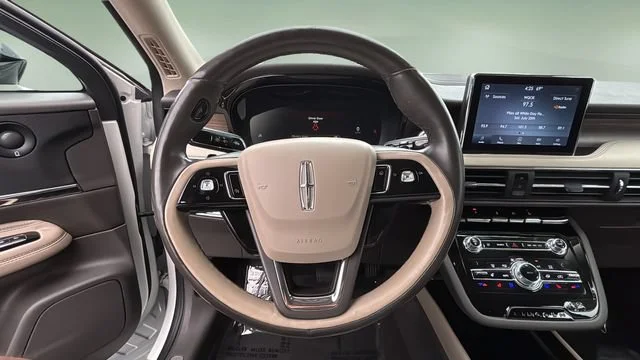 Used 2020 White Lincoln Reserve image 11