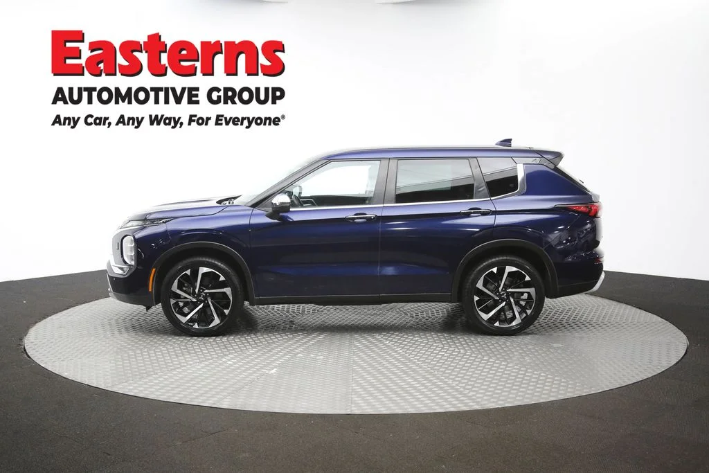Used 2023 Blue Mitsubishi SE image 60