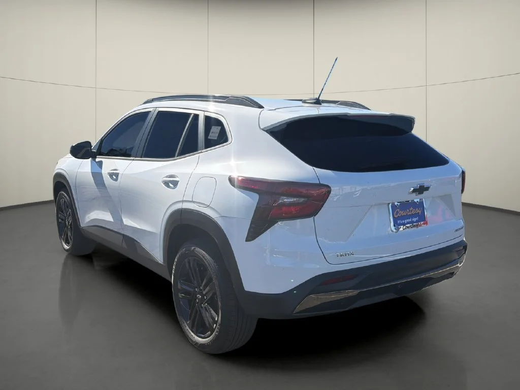 New 2026 Summit White Chevrolet ACTIV image 5