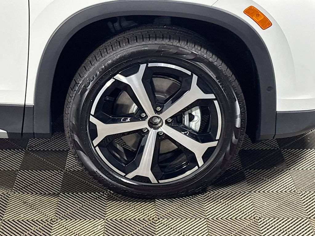 New 2026 Opal White Pearl Volkswagen SE image 23