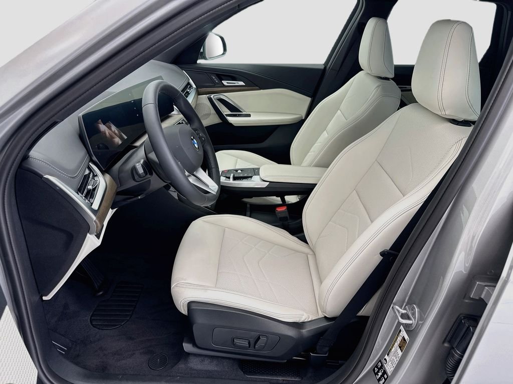 New 2027 Space Silver Metallic BMW xDrive28i image 18