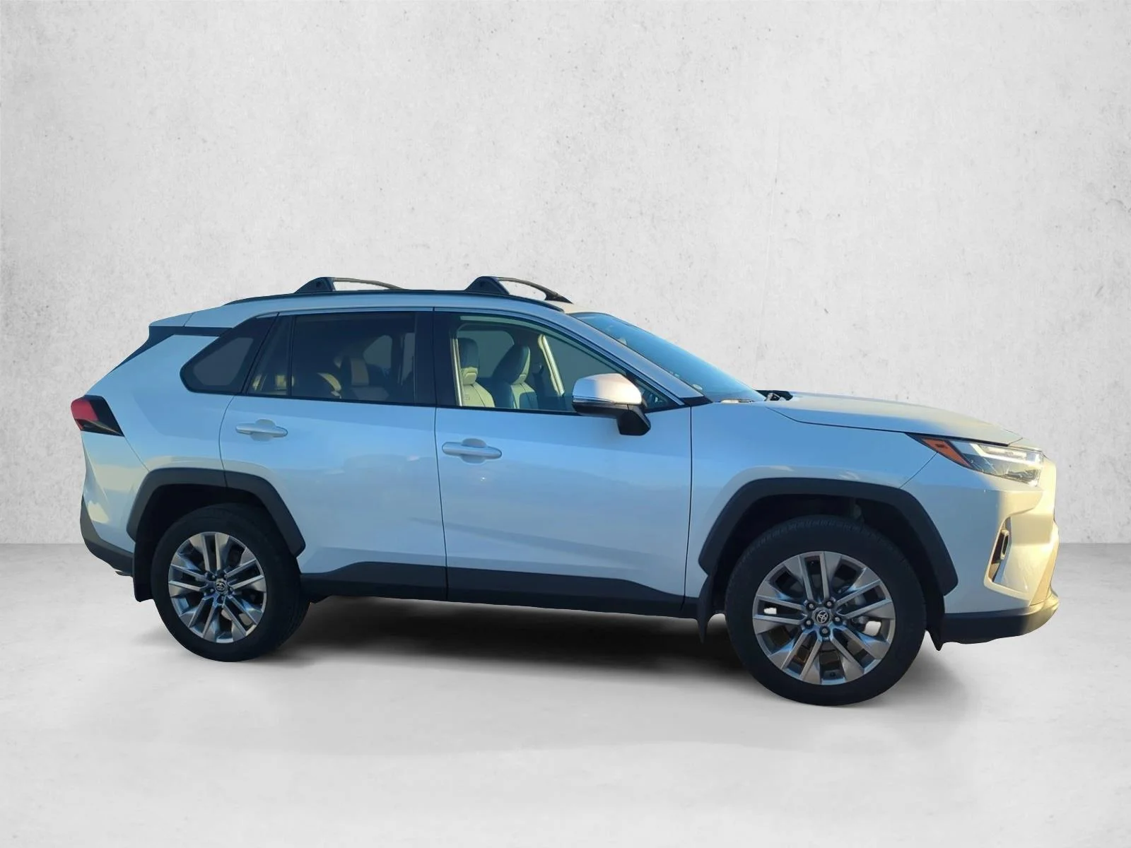 Used 2024 Wind Chill Pearl Toyota XLE Premium image 4