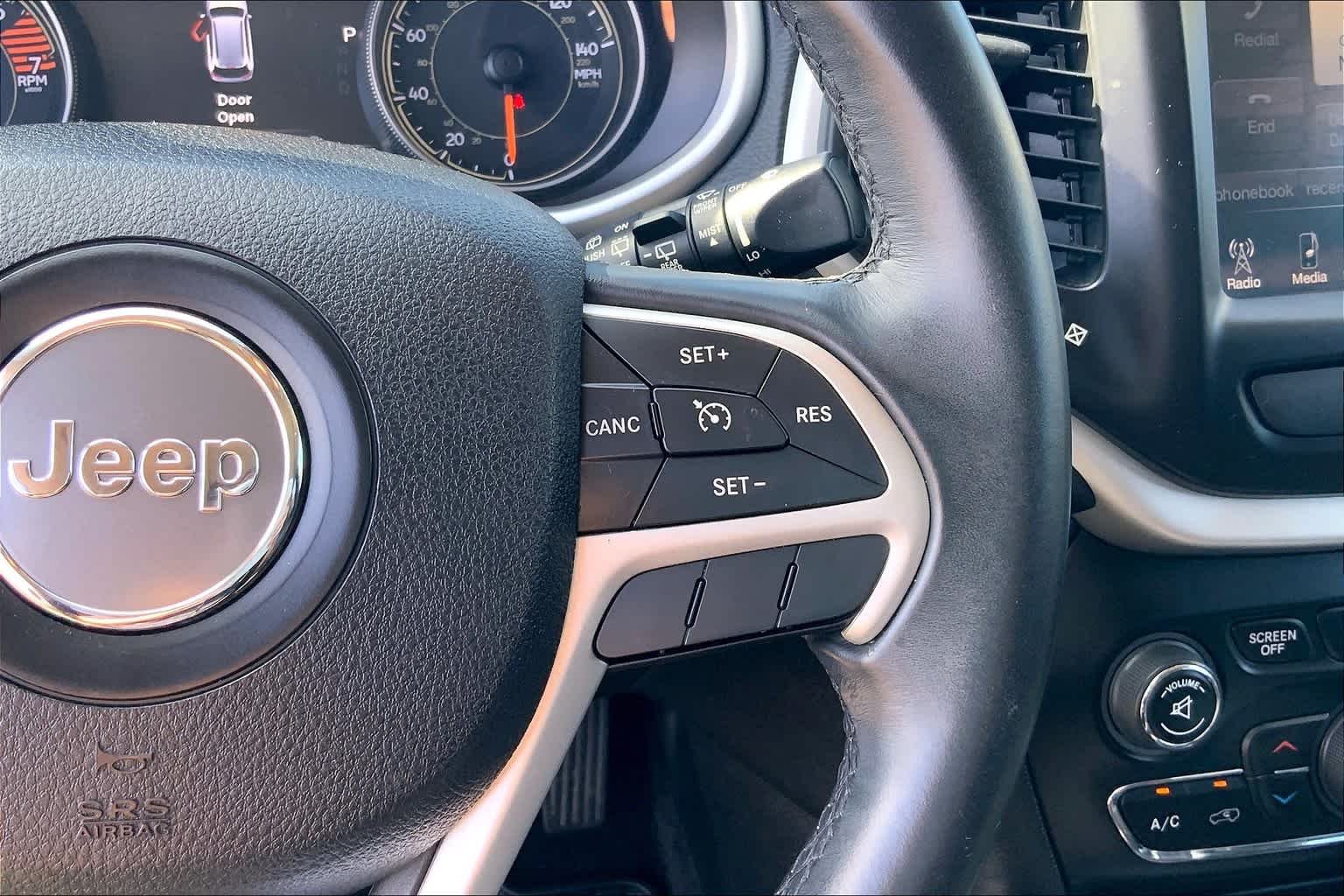 Used 2017 Diamond Black Crystal Pearlcoat Jeep Trailhawk image 21