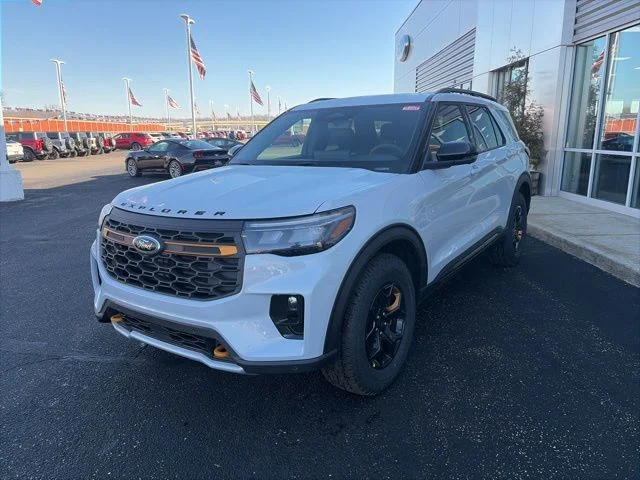 New 2026 Space White Metallic Ford Tremor® image 36
