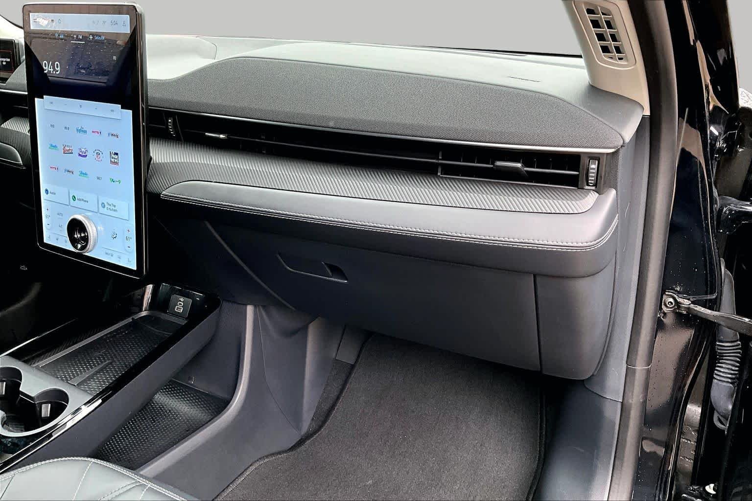 Used 2025 Shadow Black Ford Select image 18