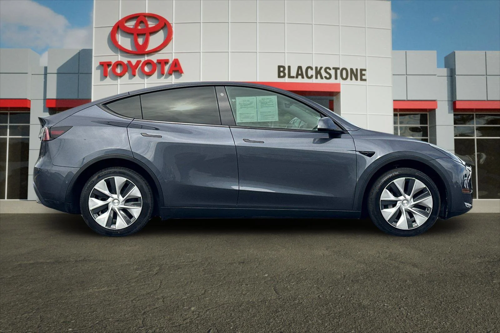 Used 2022 Tesla Model Y Long Range with VIN 7SAYGDEE0NF461317 for sale in Fresno, CA