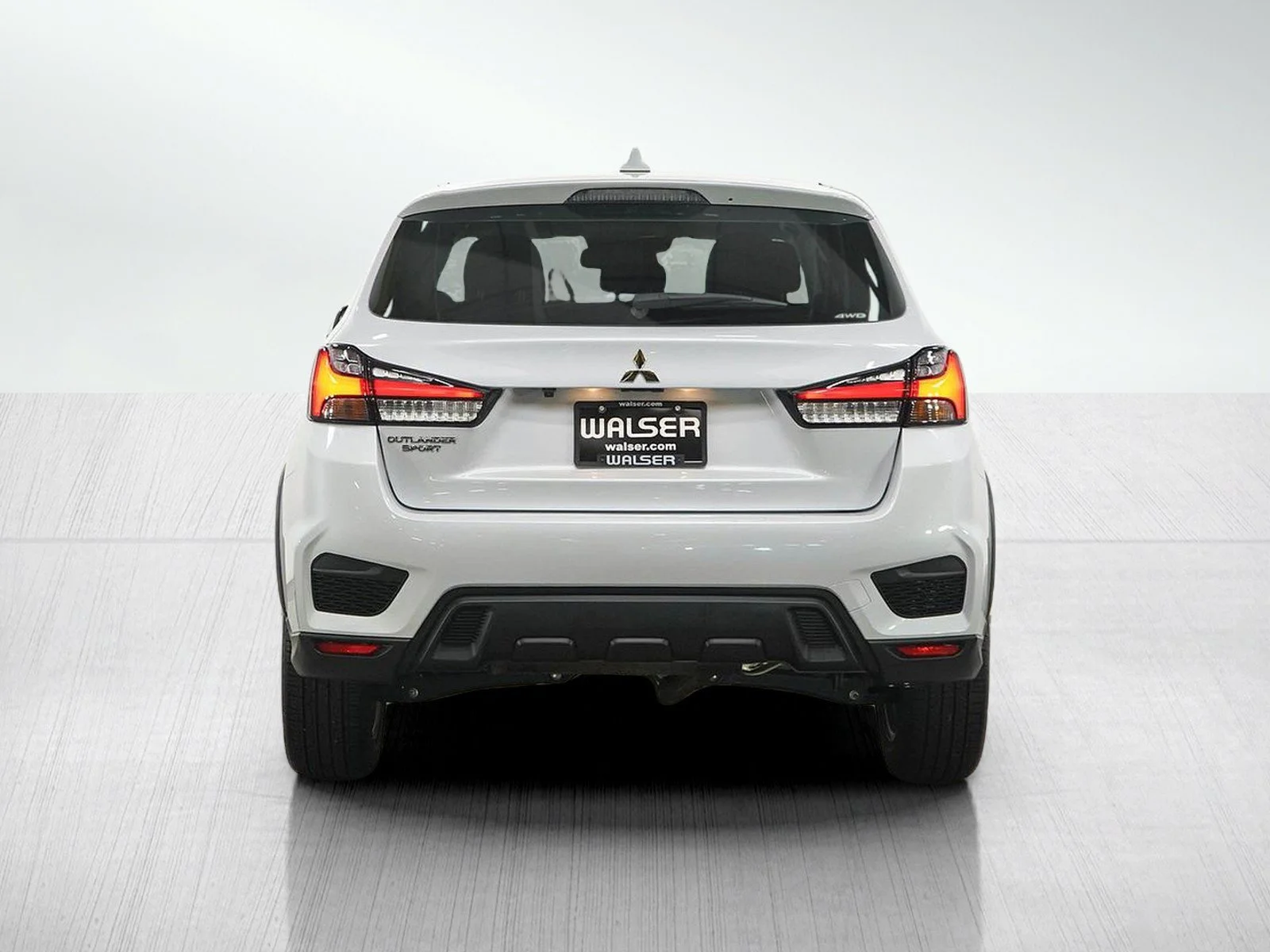 Used 2025 White Mitsubishi S image 4