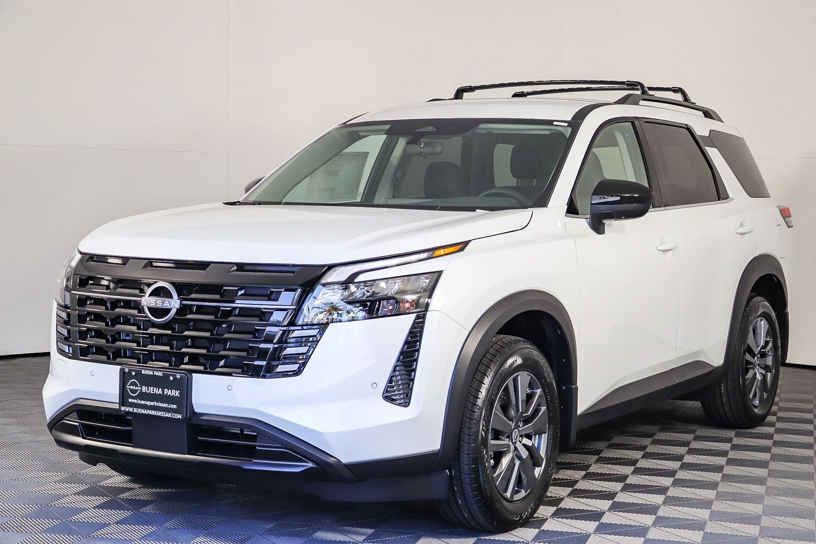 New 2026 Everest White Pearl TriCoat Nissan SV image 3
