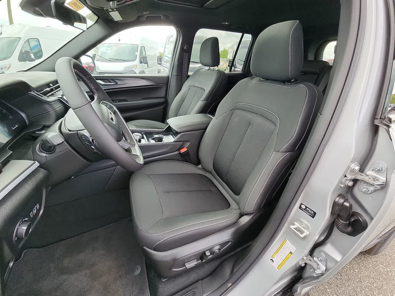 New 2026 Silver Zynith Exterior Paint Jeep Laredo X image 13