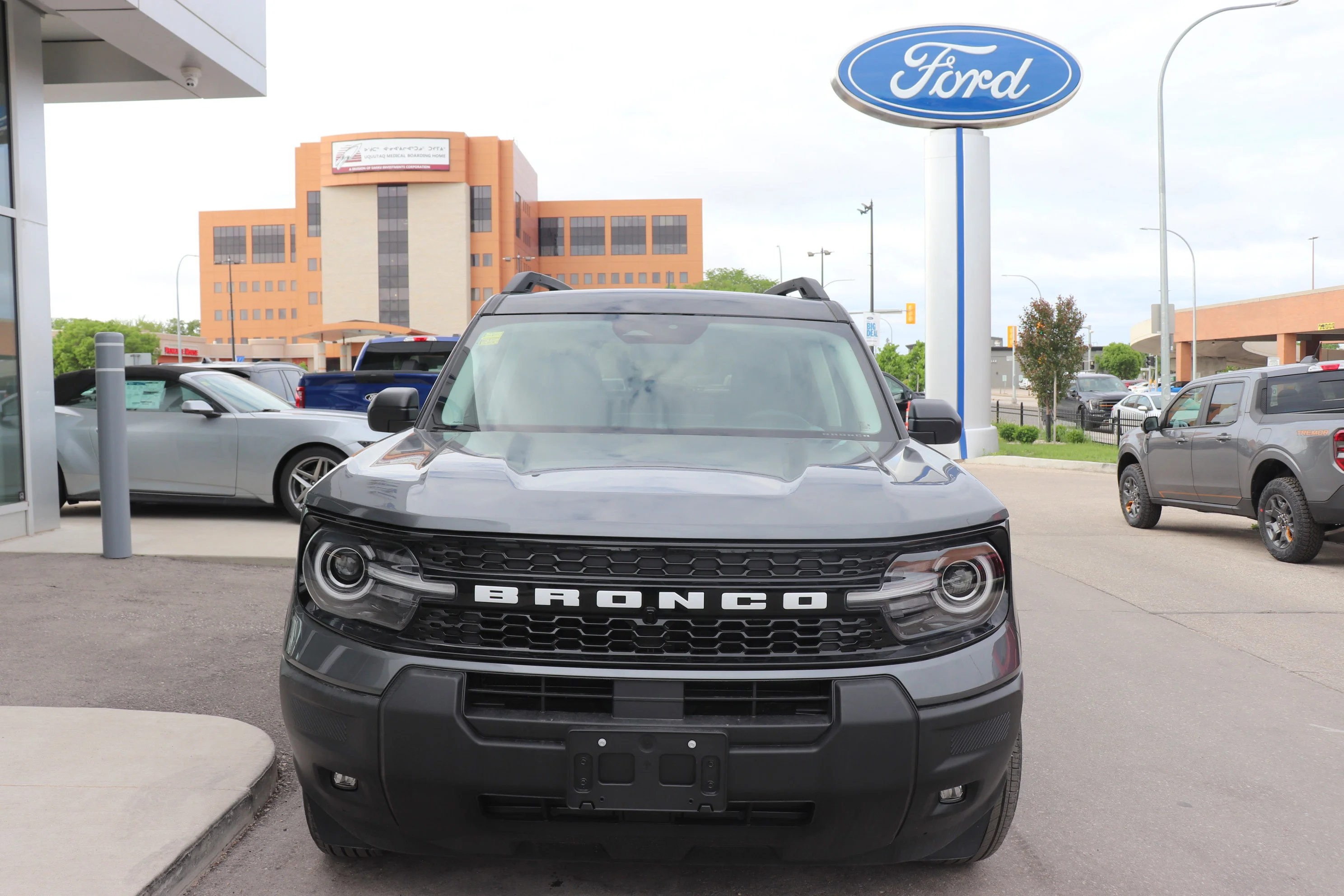 New 2026 CARBONIZED GREY Ford Outer Banks image 2