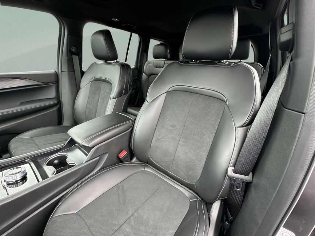 New 2025 Baltic Gray Metallic Clear-Coat Exterior Paint Jeep Altitude X image 41