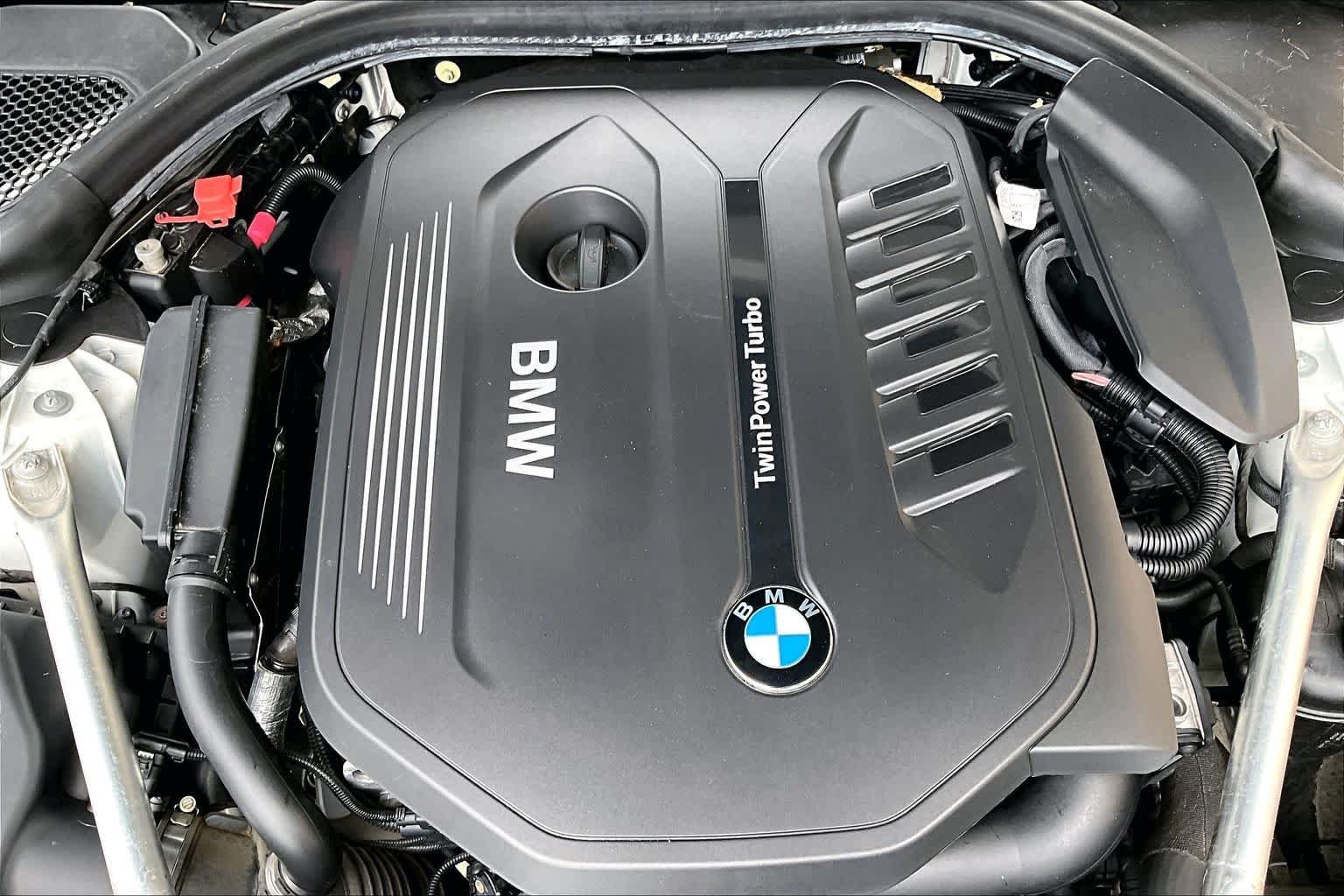 Used 2019 Alpine White BMW 540i xDrive image 33