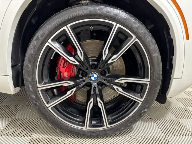 Used 2024 White BMW M60i image 23