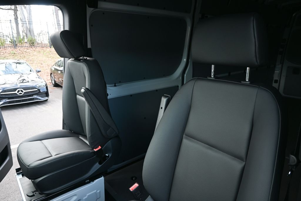 New 2026 Arctic White Mercedes-Benz Cargo 170 WB image 5