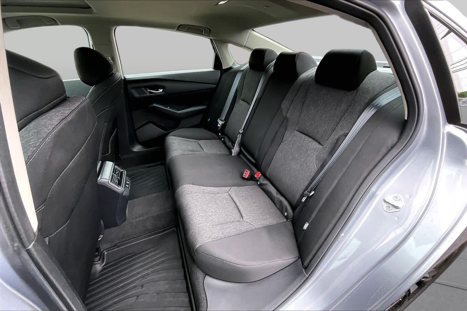 Used 2025 Solar Silver Metallic Honda SE image 20