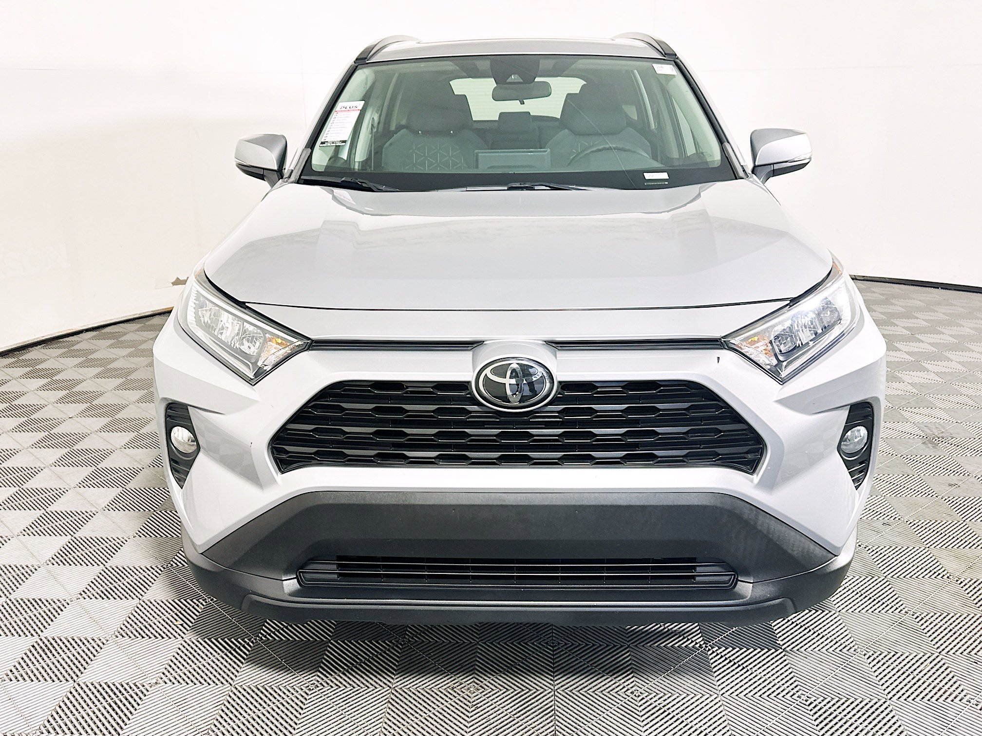 Used 2020 Silver Sky Metallic Toyota XLE image 8