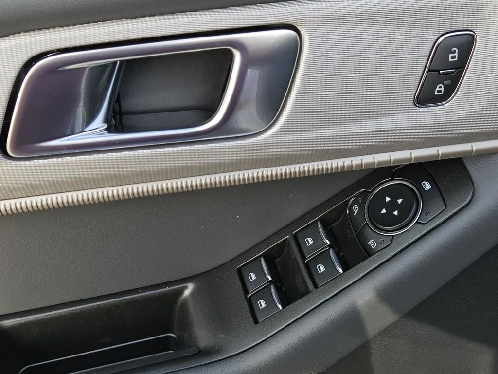 New 2026 Space White Metallic Ford Active image 25