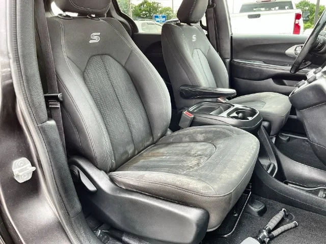 Used 2019 Gray Chrysler Touring Plus image 35