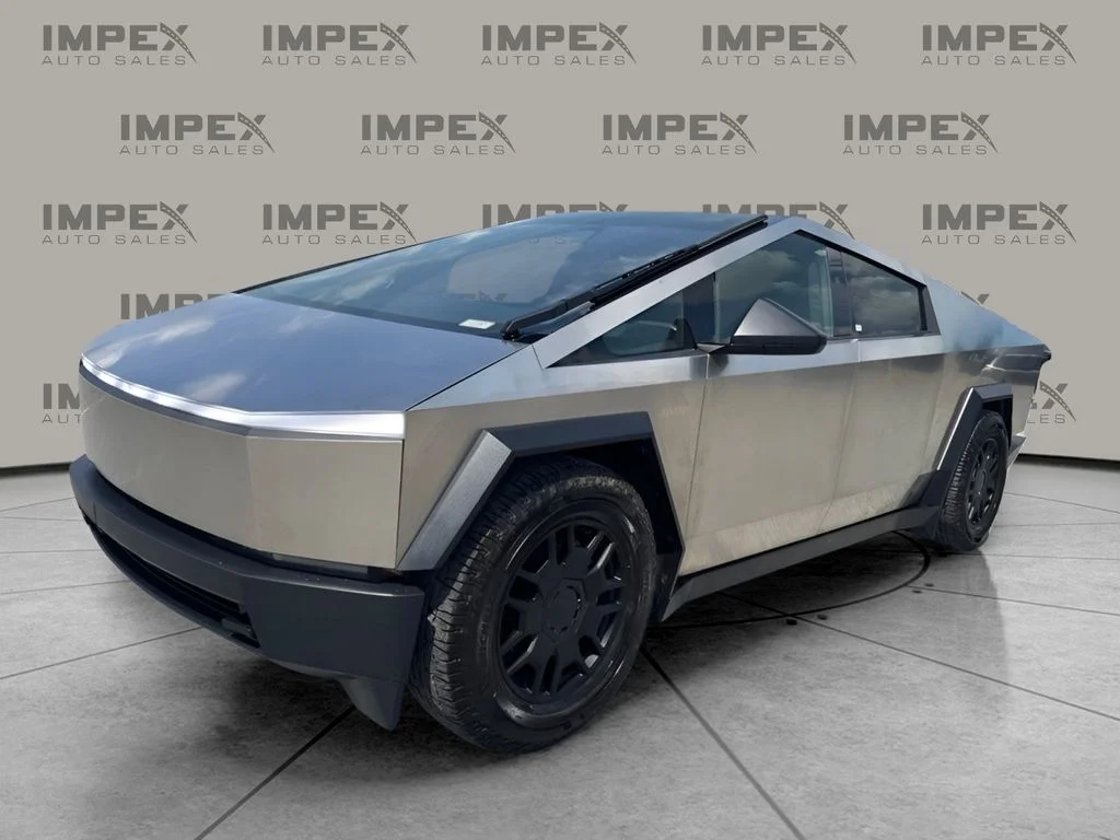 Used 2024  Tesla Base image 1