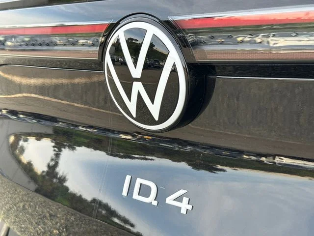 New 2026 Deep Black Pearl Volkswagen Pro image 13