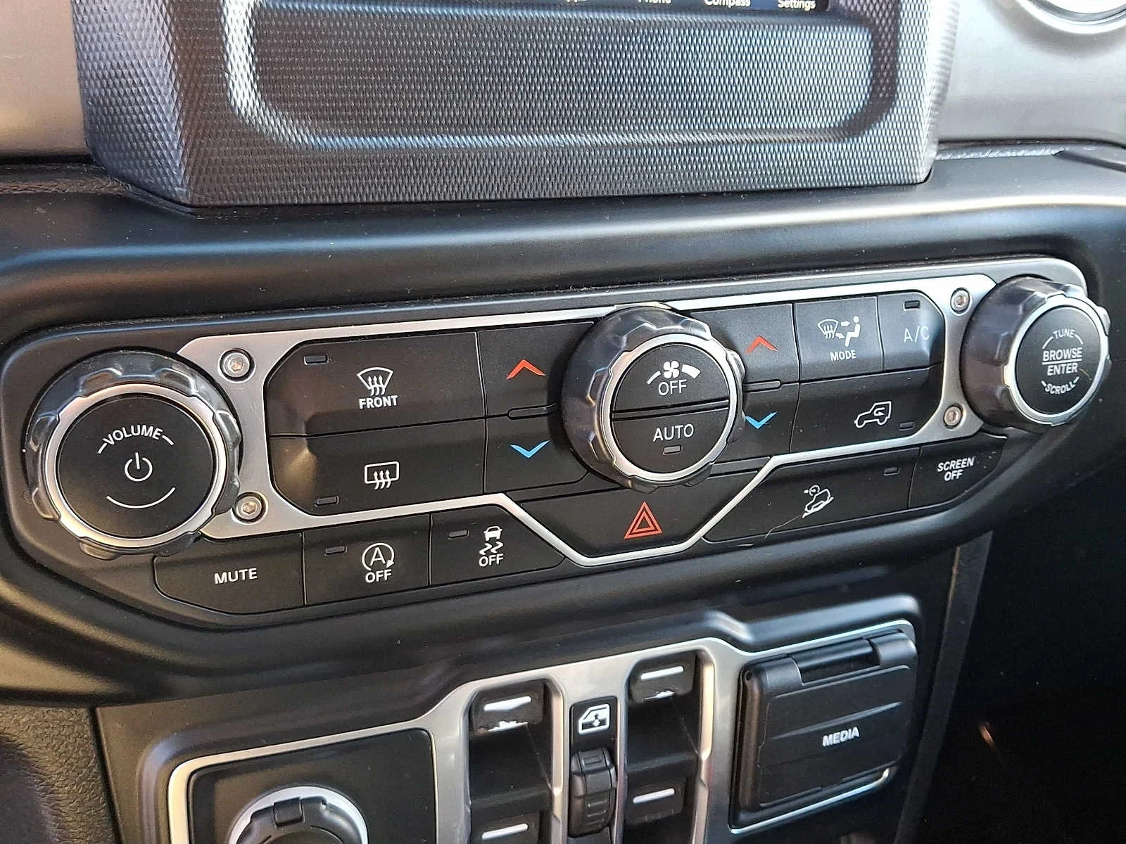Used 2020 Bright White Clearcoat Jeep Sahara image 15